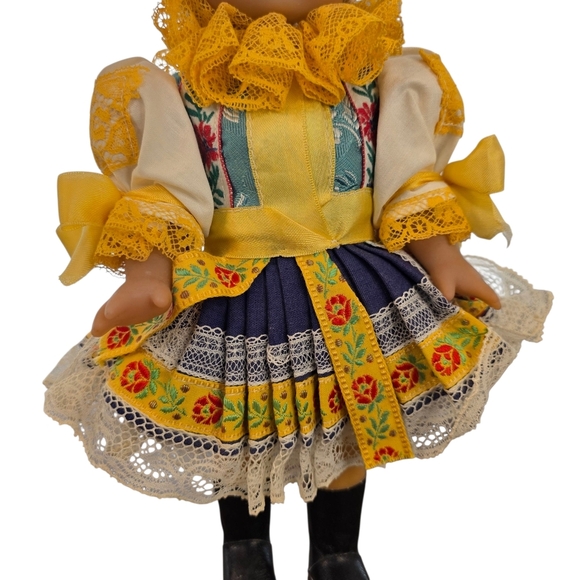 🌼 Vintage European Folk Doll – Handmade Traditional Costume – Collectible 10” D - Picture 3 of 5
